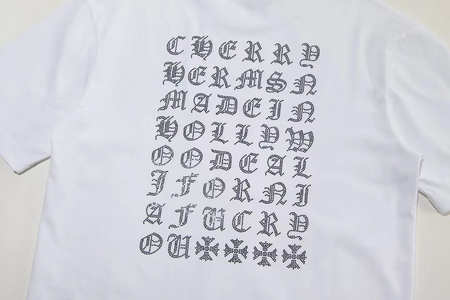 🅿️170 Style: 2025 new Croix heart hot diamond short-sleeved T-shirt Material: High version 300g double yarn combed cotton Size: S～XL Color: White Style number: Z1001